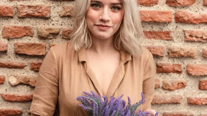 Skicka blommor vid sorg och kondoleans – vad bör man tänka på